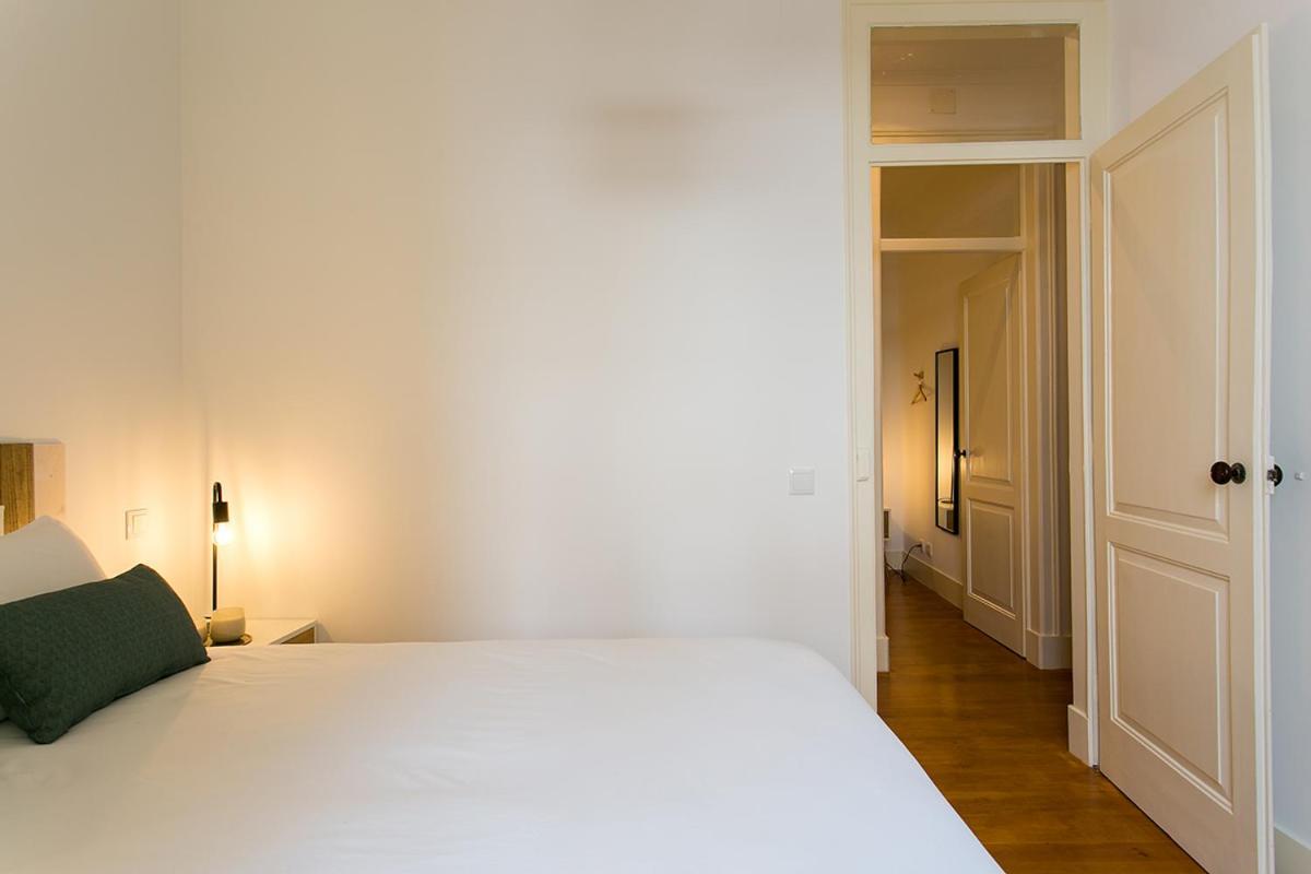Lovelystay - Cozy 3Bdr Apartment In Estrela Lisboa Eksteriør bilde